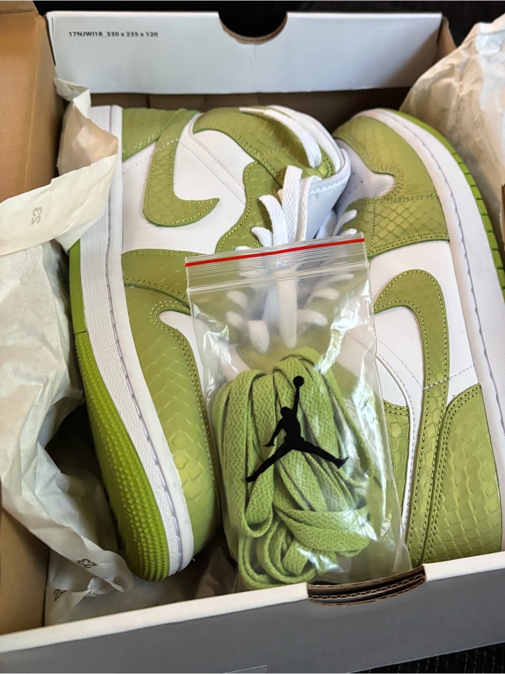 Jordan WMNS Air Jordan 1 Mid SE — White & Green